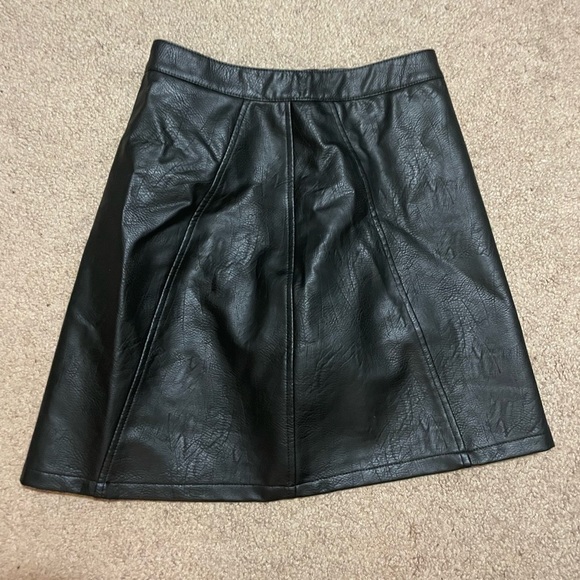 Zara Basic collection black vegan leather A-Line mini skirt size XS - Picture 4 of 10